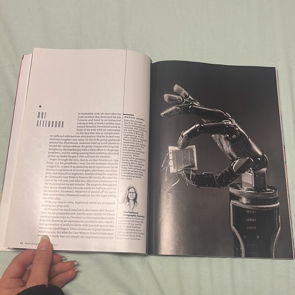 National Geographic Magazine June 2022 The Power of Touch - Picture 15 of 16